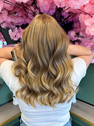 Blonde bølger — Sanner Hair